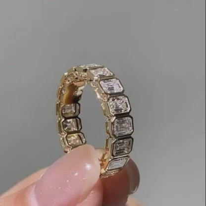 Exquisite Emrald Bezel Set Eternity Ring